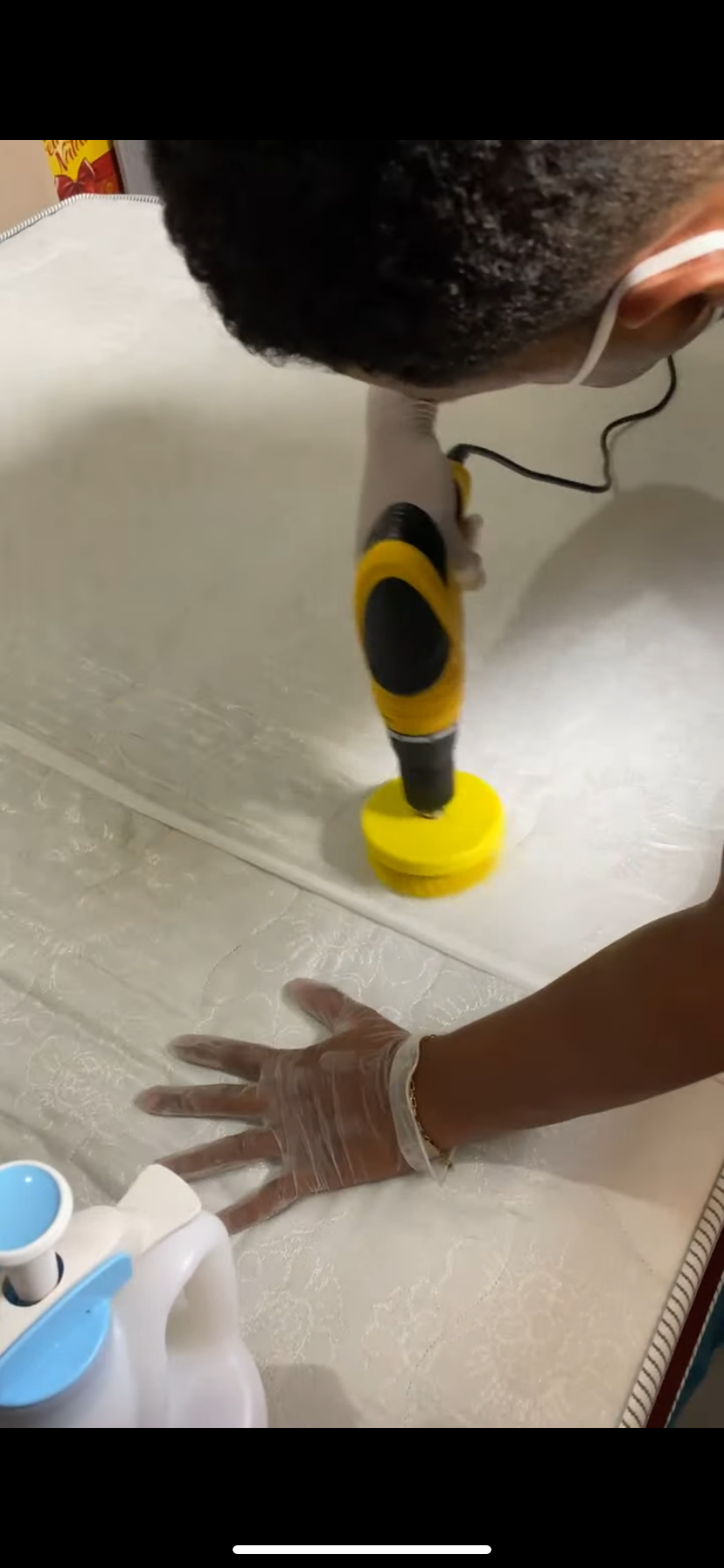 Processo de escovação do estofado